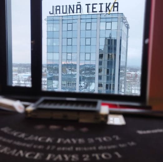 Blackjack game support at Minox bar in Riga